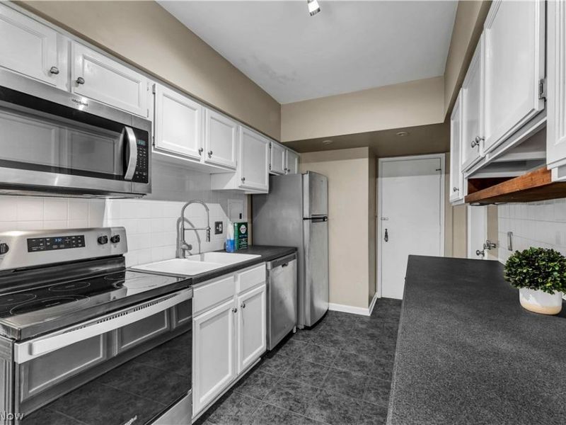 19015 Van Aken Boulevard, Unit 311, Shaker Heights, OH 44122 Photo 9