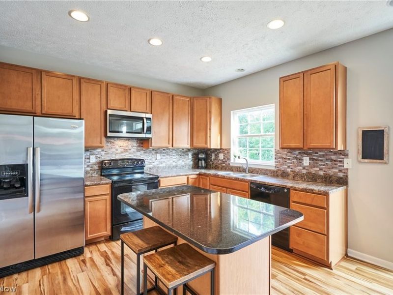 2867 Littleton Drive, Norton, OH 44203 Photo 9