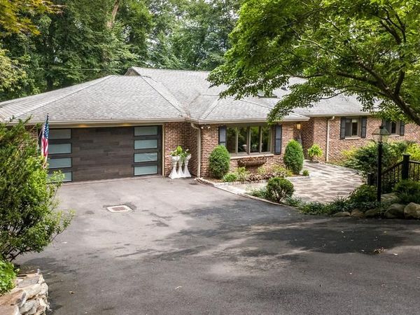 24 SPRINGTREE LANE , YARDLEY, PA 19067