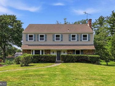 1021 LAURENCE DRIVE , BLUE BELL, PA 19422