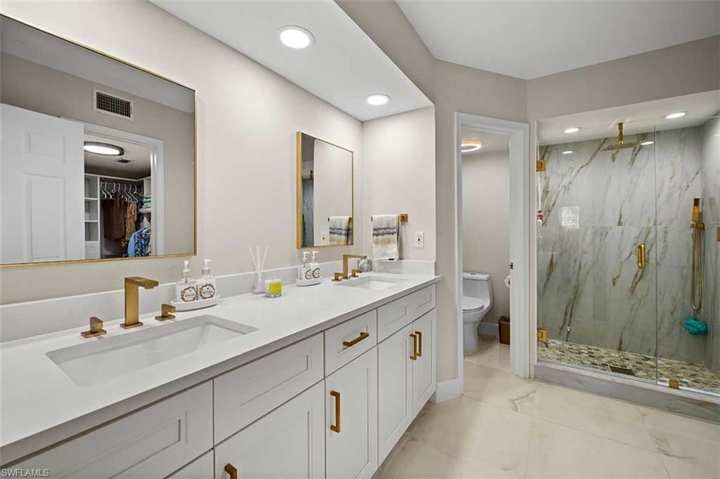 9103 Vanderbilt Dr , Unit 205, Naples, FL 34108 Photo