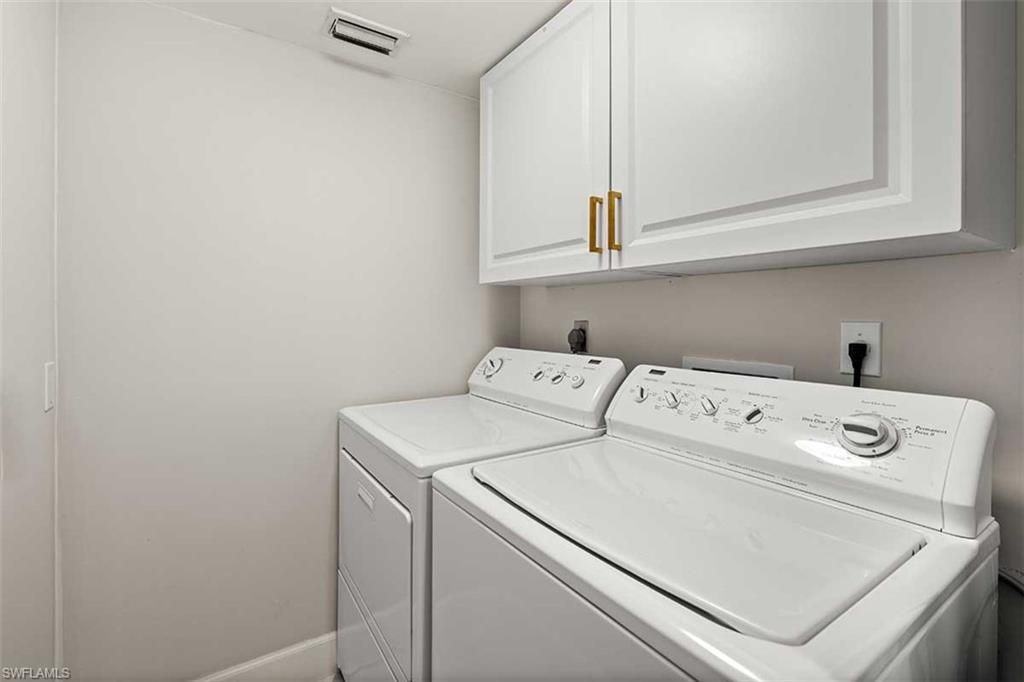 9103 Vanderbilt Dr , Unit 205, Naples, FL 34108 Photo