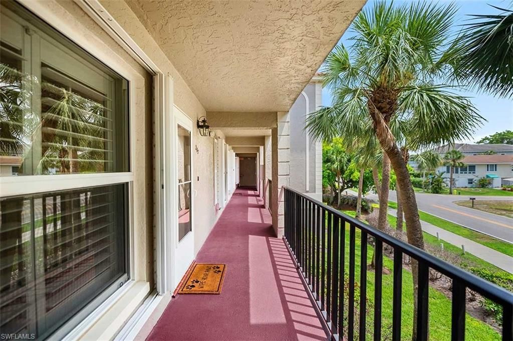 9103 Vanderbilt Dr , Unit 205, Naples, FL 34108 Photo