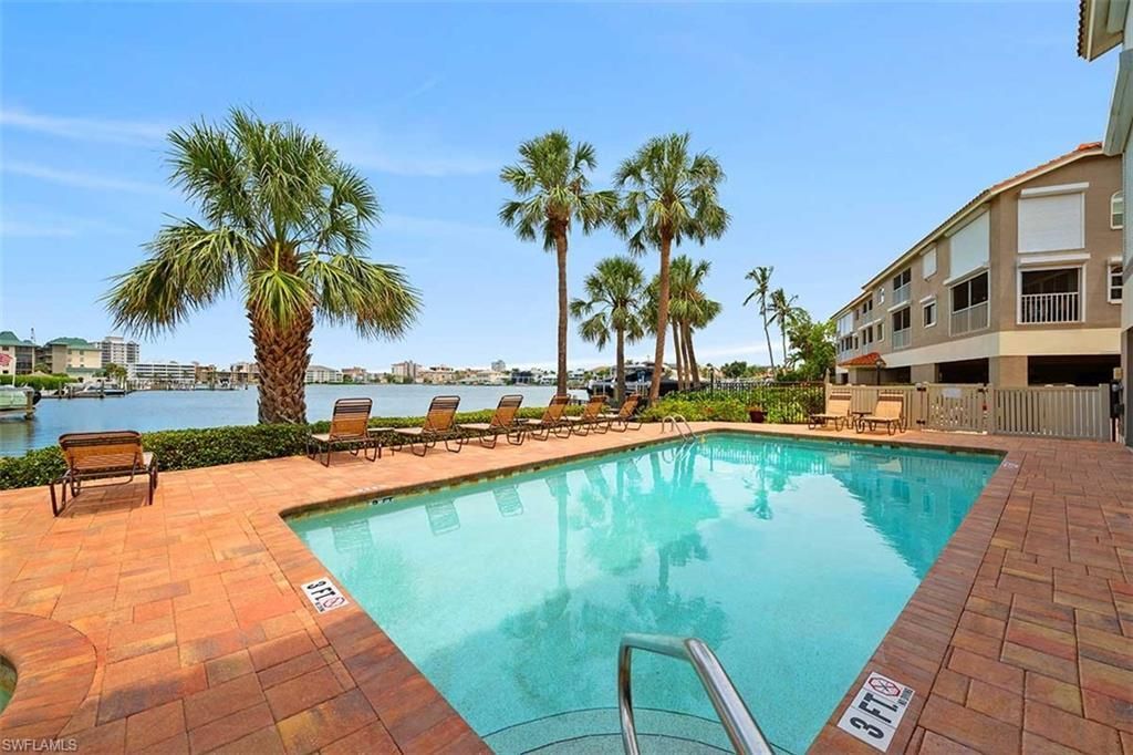 9103 Vanderbilt Dr , Unit 205, Naples, FL 34108 Photo