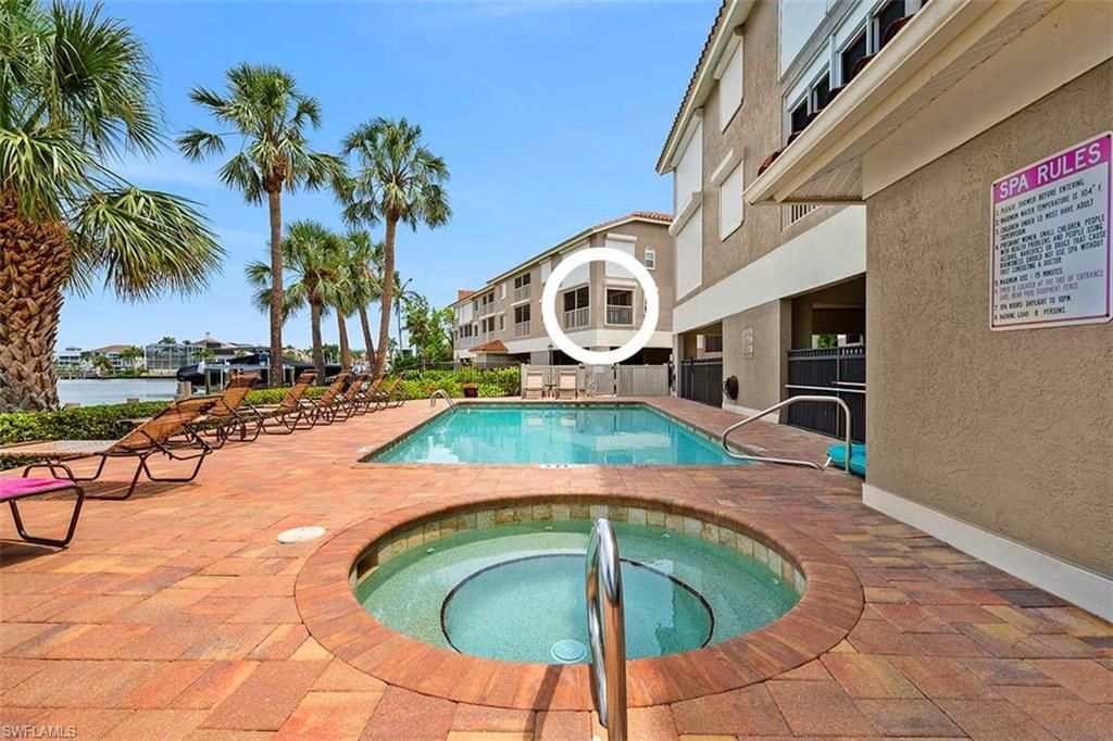 9103 Vanderbilt Dr , Unit 205, Naples, FL 34108 Photo
