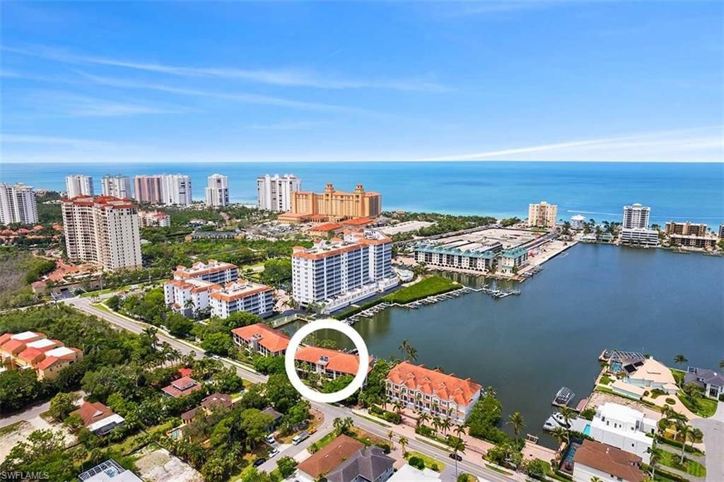 9103 Vanderbilt Dr , Unit 205, Naples, FL 34108 Photo