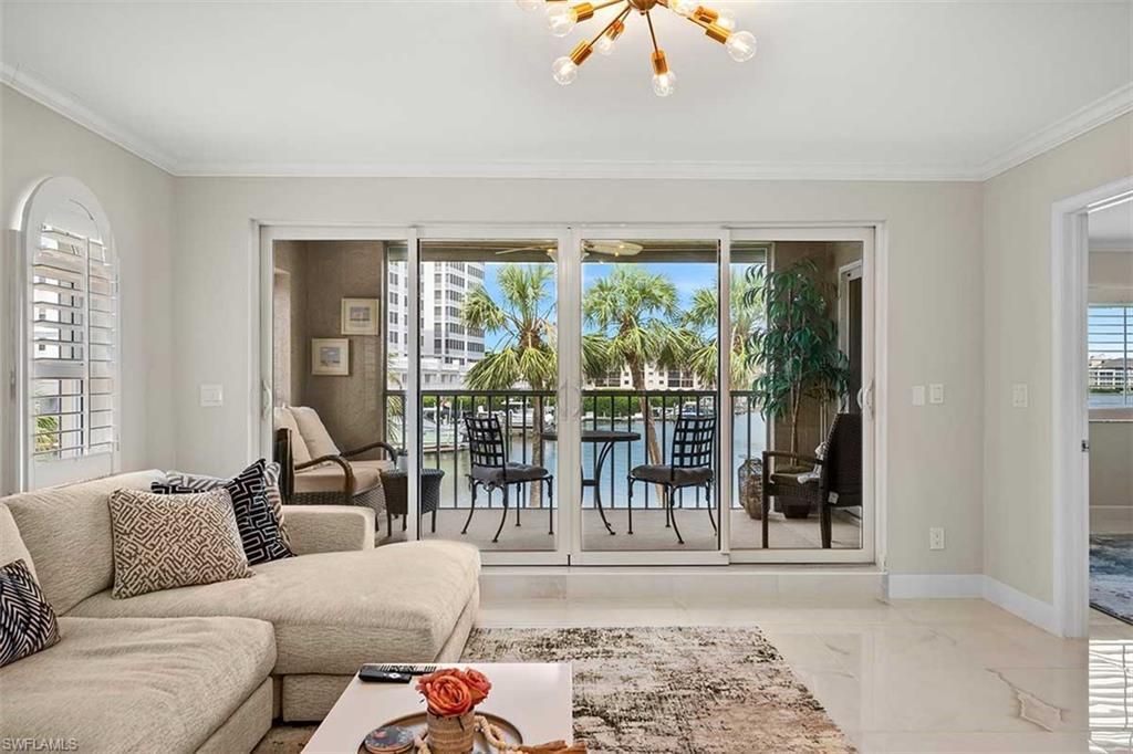 9103 Vanderbilt Dr , Unit 205, Naples, FL 34108 Photo