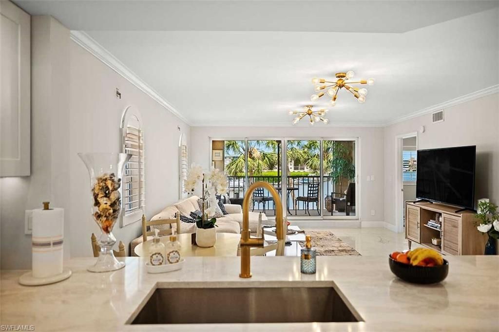 9103 Vanderbilt Dr , Unit 205, Naples, FL 34108 Photo