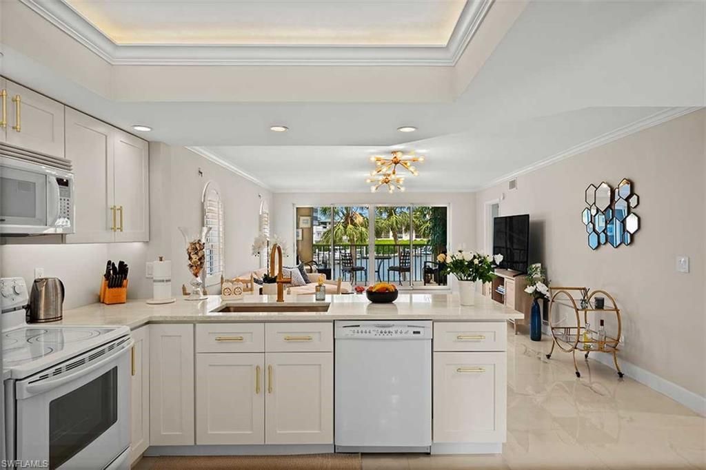 9103 Vanderbilt Dr , Unit 205, Naples, FL 34108 Photo