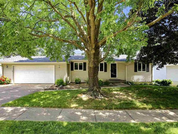 1046 Briar Drive, Iowa City, IA 52240
