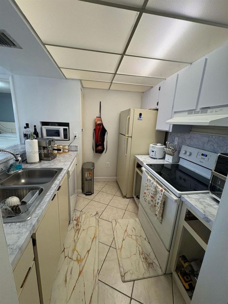 7035 NW 186th St, Unit D302, Hialeah, FL 33015 Photo