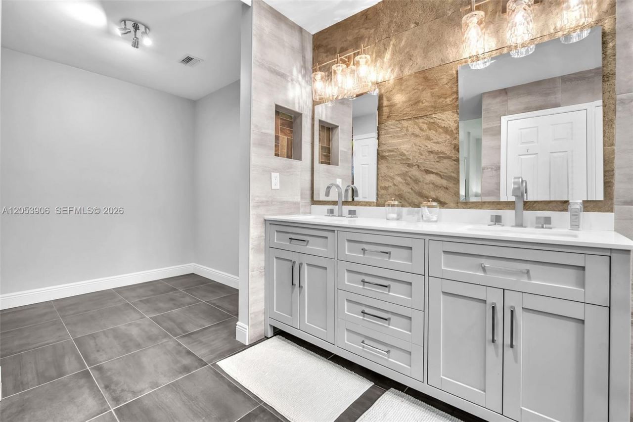 1651 NW 104th Ave , Plantation, FL 33322 Photo