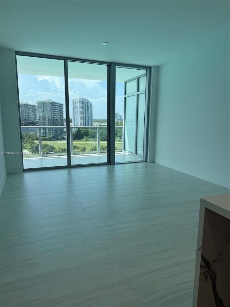 2411 Laguna Cir , Unit 910, Miami, FL 33181 Photo