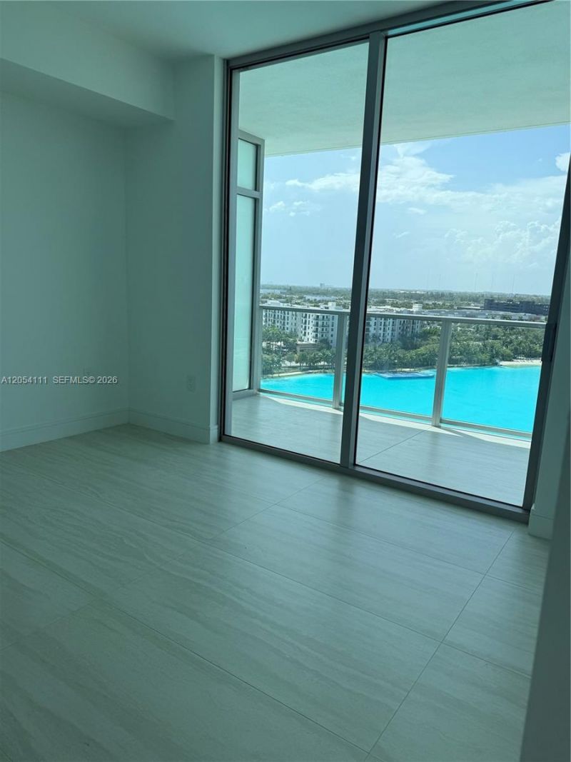 2411 Laguna Cir , Unit 910, Miami, FL 33181 Photo