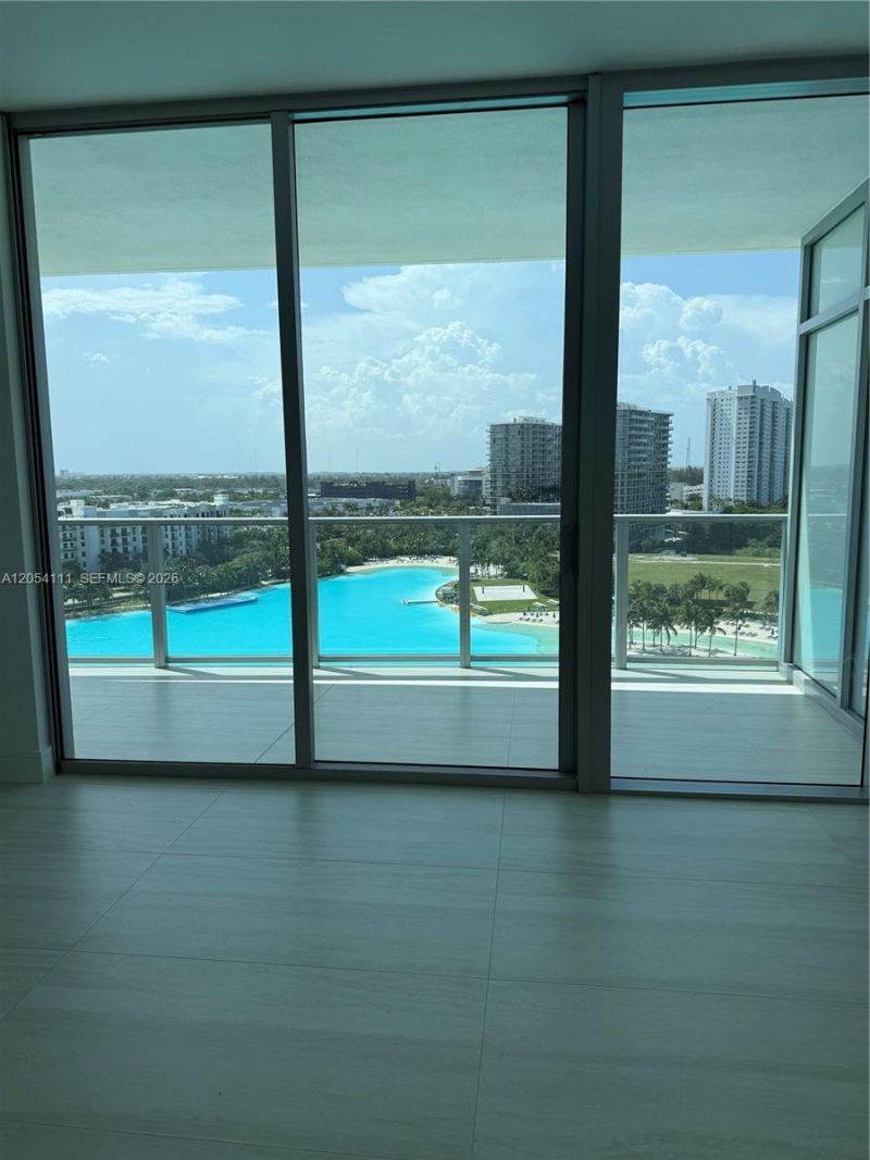 2411 Laguna Cir , Unit 910, Miami, FL 33181 Photo