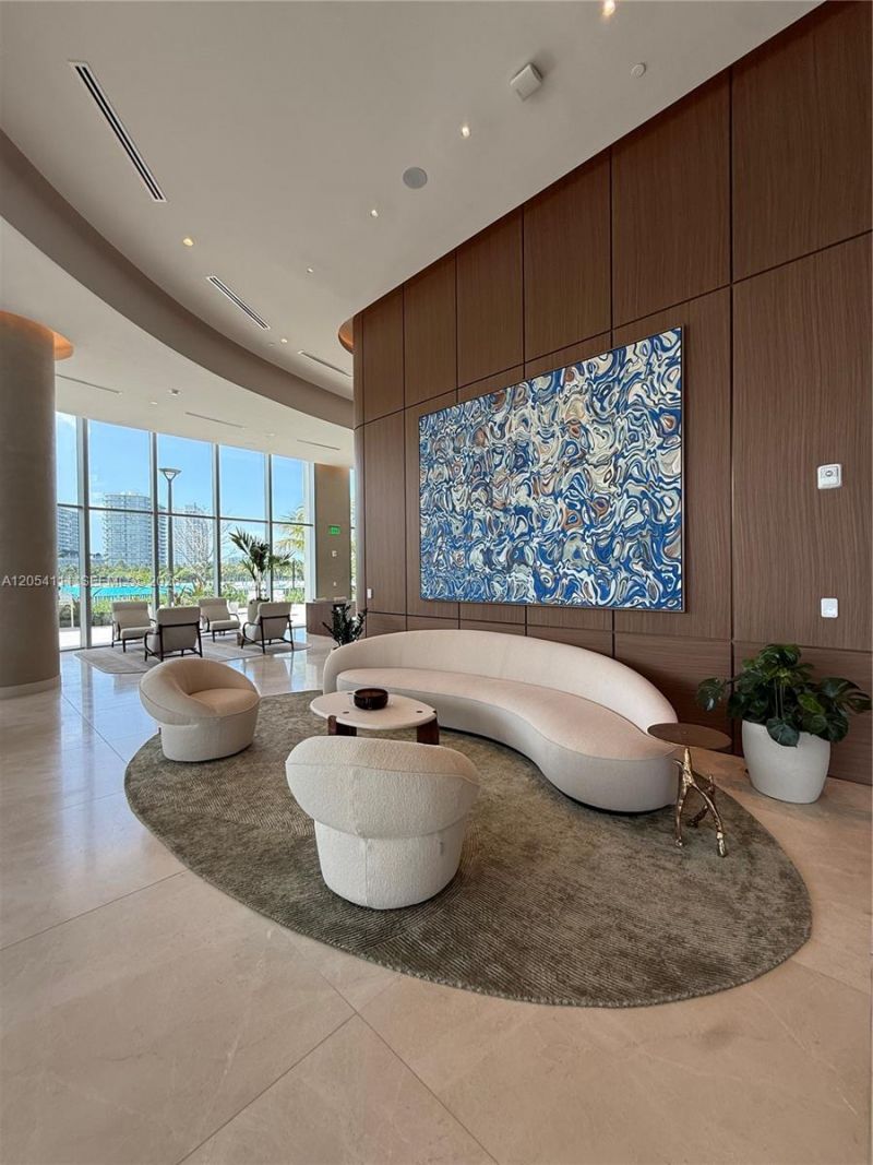 2411 Laguna Cir , Unit 910, Miami, FL 33181 Photo