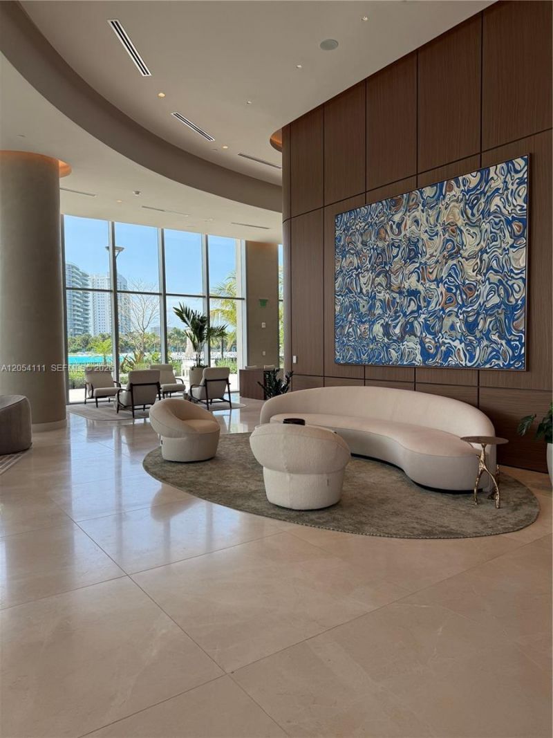 2411 Laguna Cir , Unit 910, Miami, FL 33181 Photo