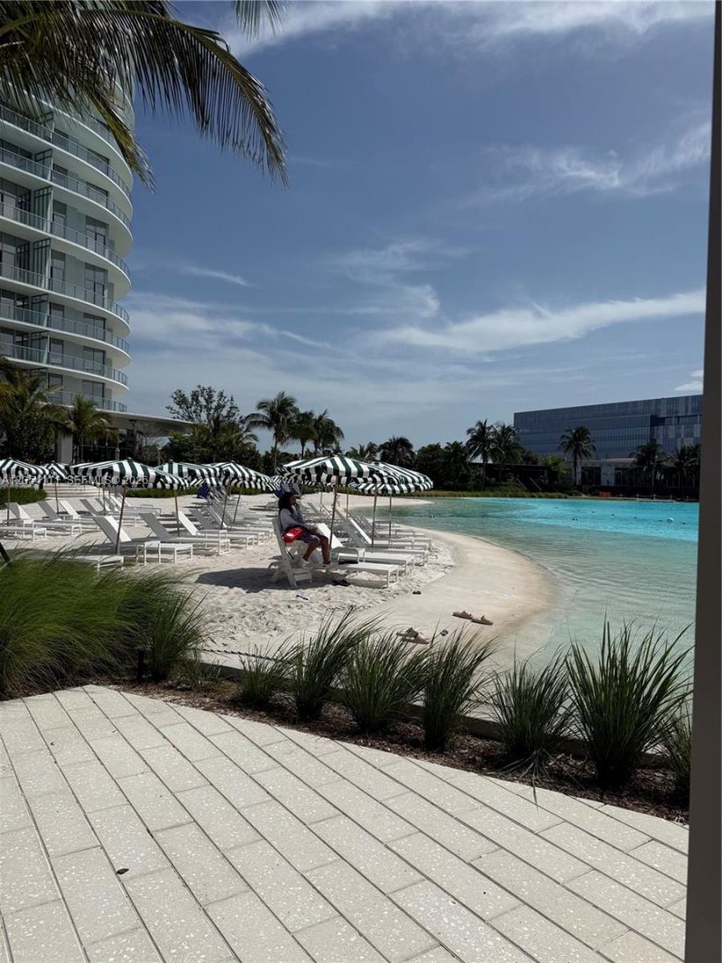 2411 Laguna Cir , Unit 910, Miami, FL 33181 Photo