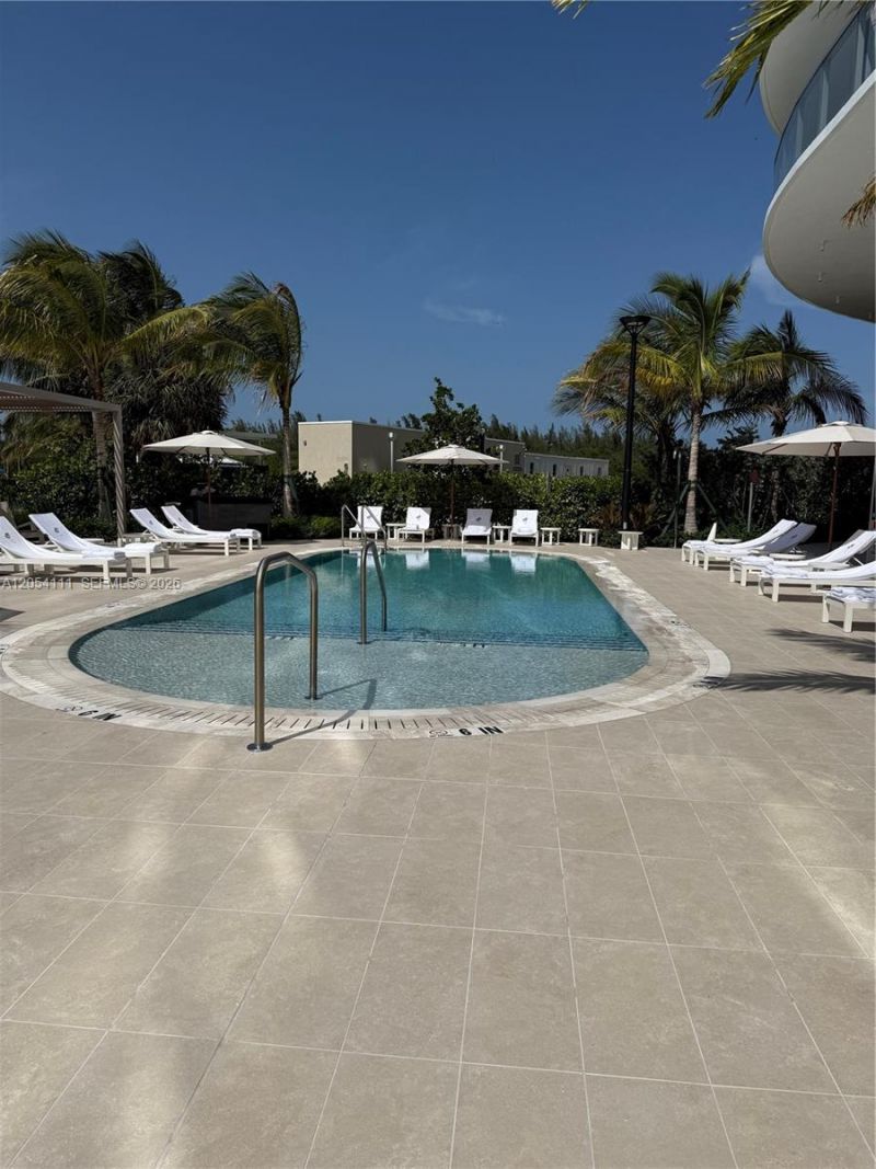 2411 Laguna Cir , Unit 910, Miami, FL 33181 Photo