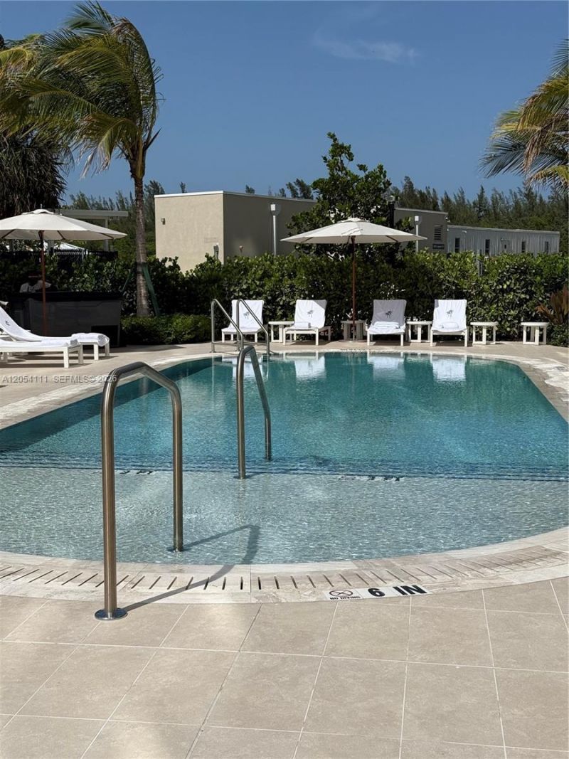 2411 Laguna Cir , Unit 910, Miami, FL 33181 Photo