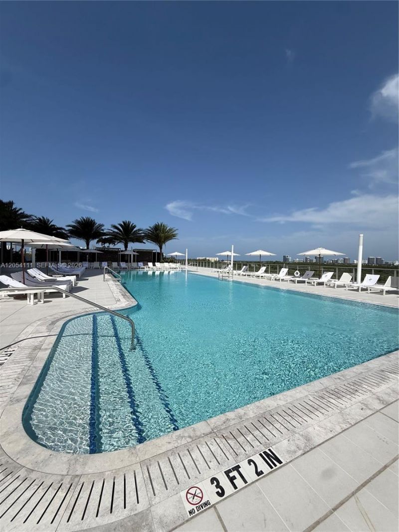 2411 Laguna Cir , Unit 910, Miami, FL 33181 Photo
