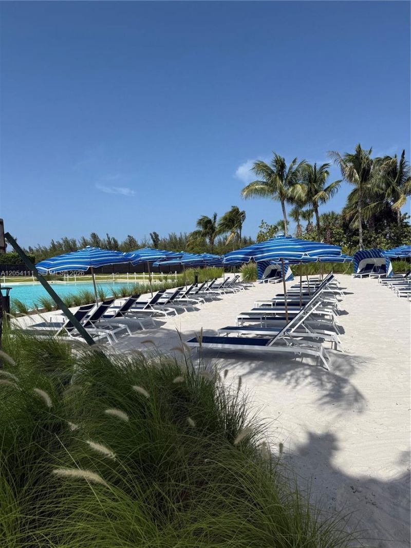 2411 Laguna Cir , Unit 910, Miami, FL 33181 Photo
