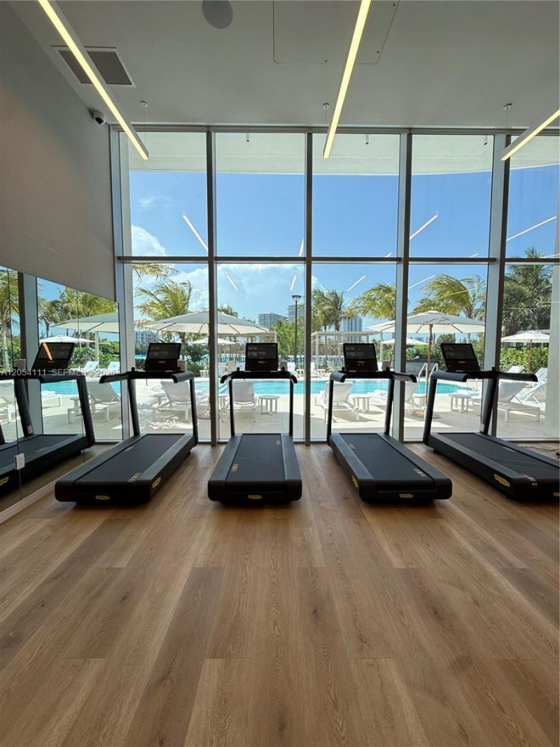 2411 Laguna Cir , Unit 910, Miami, FL 33181 Photo
