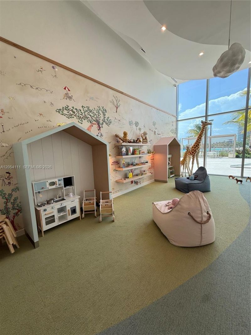 2411 Laguna Cir , Unit 910, Miami, FL 33181 Photo