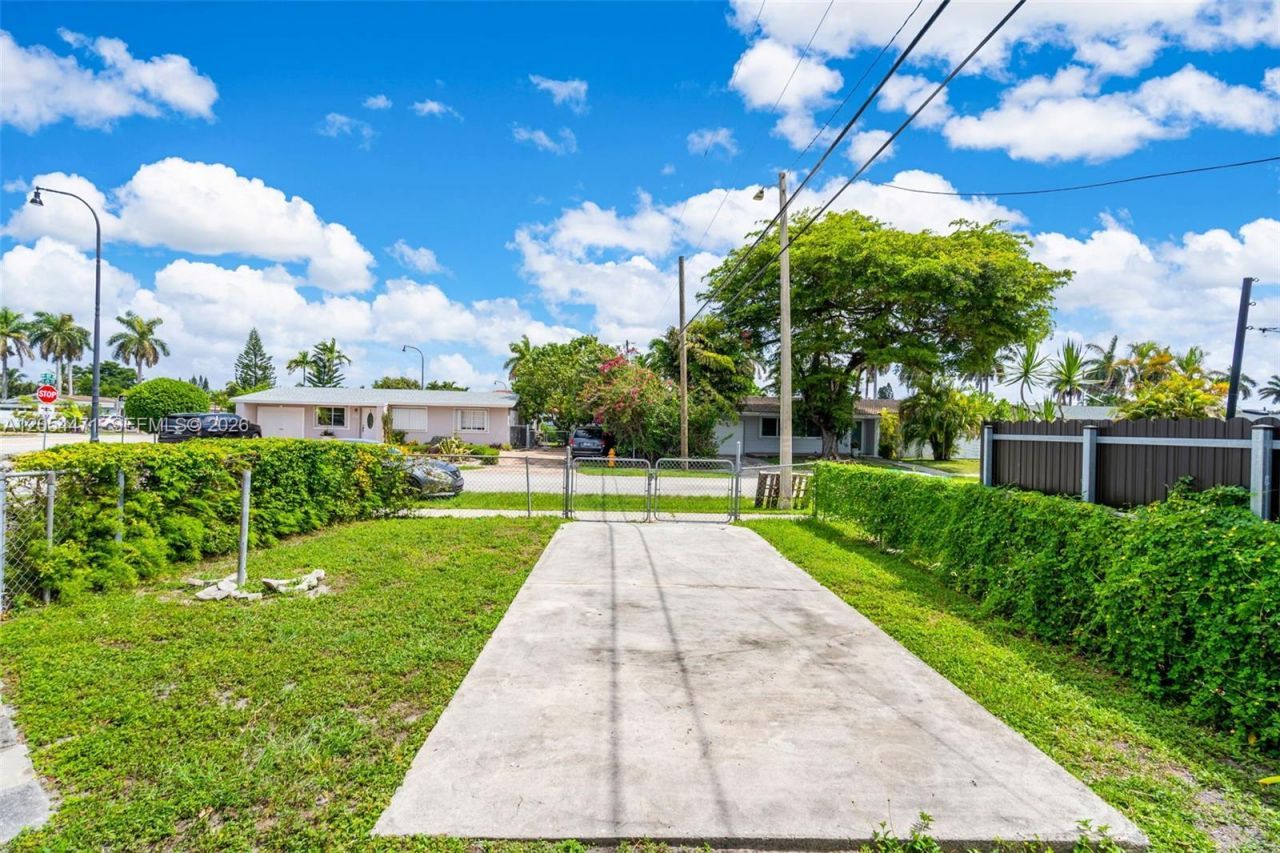 4901 SW 97th Ave , Miami, FL 33165 Photo