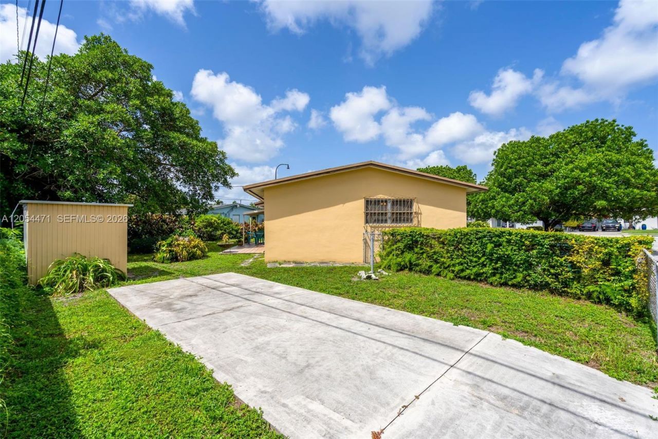 4901 SW 97th Ave , Miami, FL 33165 Photo