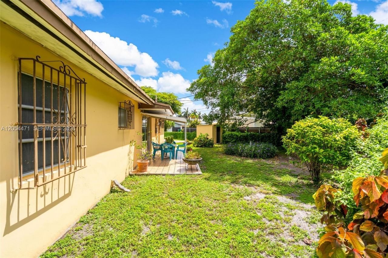 4901 SW 97th Ave , Miami, FL 33165 Photo