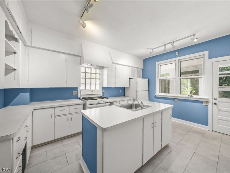 83 S Cedar Street, Oberlin, OH 44074 Photo 10