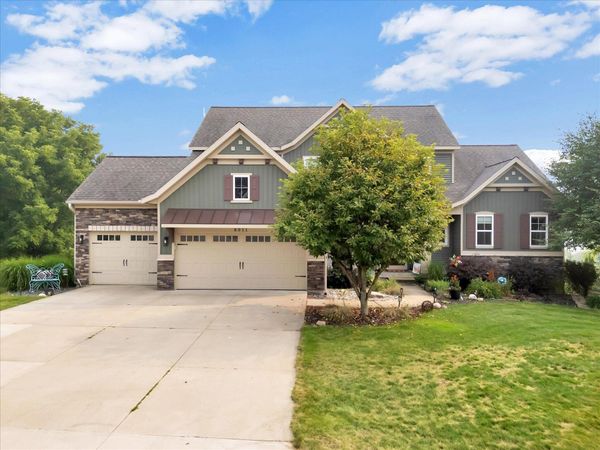 8911 Hopewell Drive NE, Rockford, MI 49341