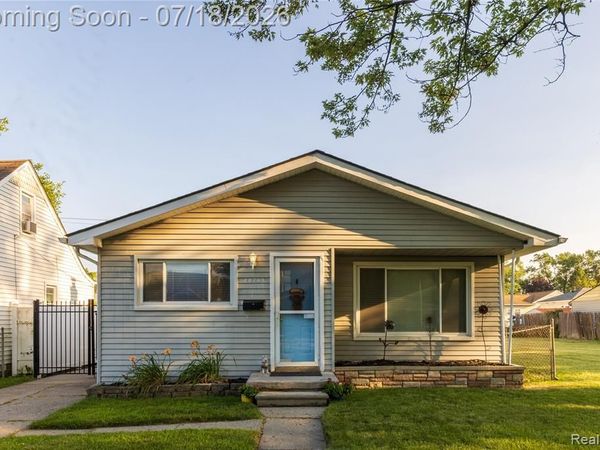 20743 Powers Avenue, Dearborn Heights, MI 48125