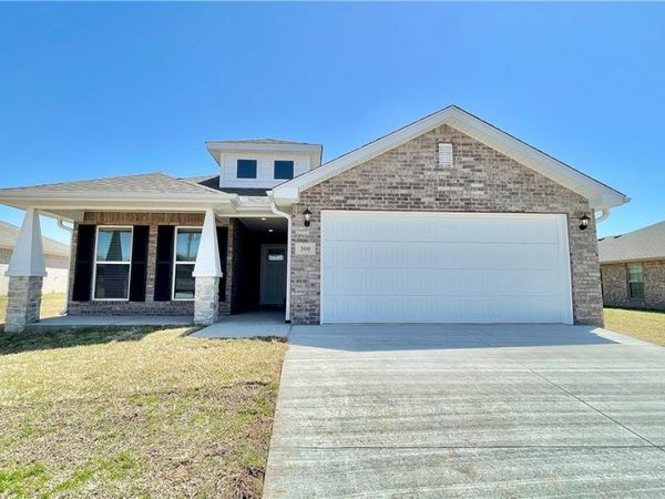 300 Oak Avenue , Gentry, AR 72734