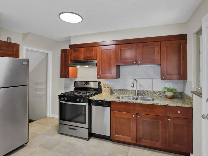 1810 Kings Court, Unit B, Columbus, OH 43212 Photo 8