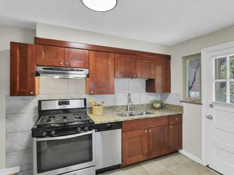 1810 Kings Court, Unit B, Columbus, OH 43212 Photo 9