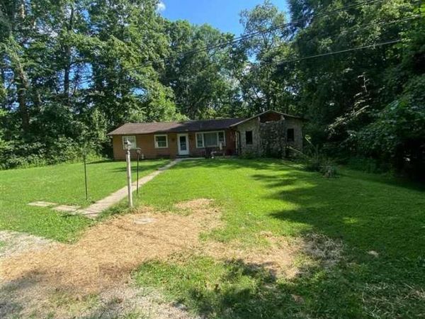 864 S Hilltop Dr, Spencer, IN 47460