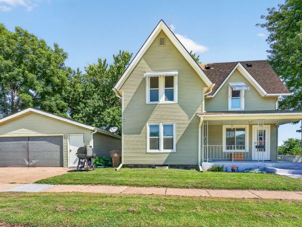 202 Apple Street W, Maquoketa, IA 52060