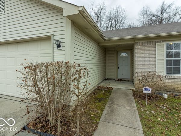 5810 Rolling Bluff, Indianapolis, IN 46221