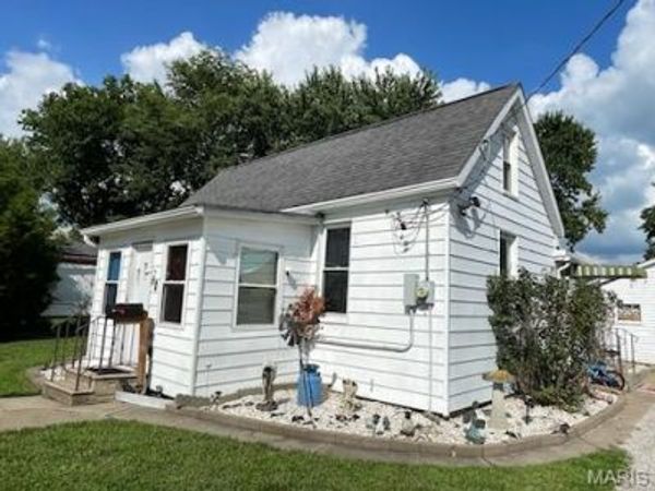 405 S Clinton Street , New Athens, IL 62264