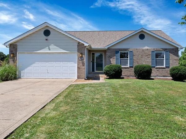 907 Sherwood Drive , Warrenton, MO 63383