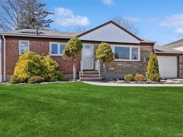 31 Evelyn Lane , Syosset, NY 11791