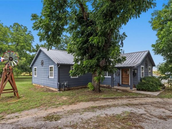 304 N Victor Street, Comanche, TX 76442