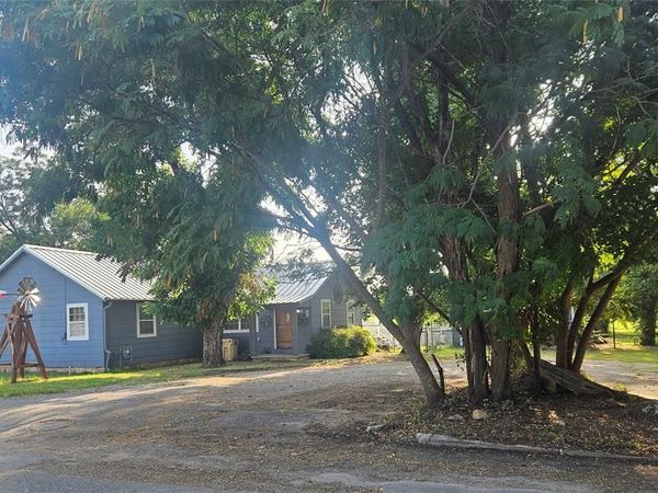 304 N Victor Street, Comanche, TX 76442