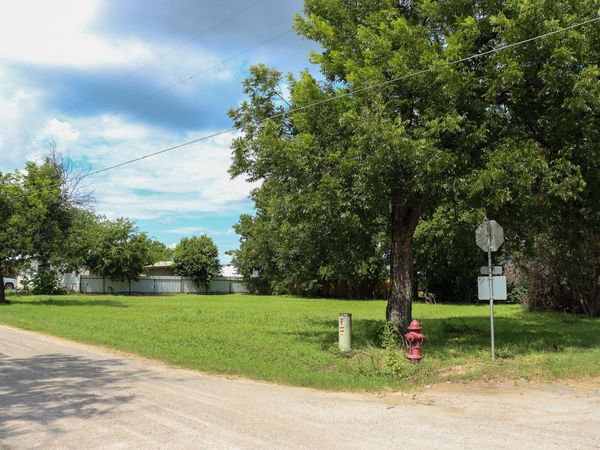 708 W Lewis ST, San Saba, TX 76877