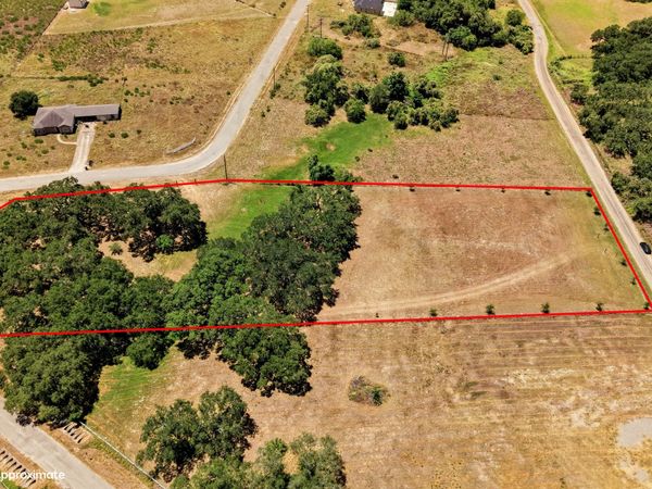 137 County Rd 6722, Natalia, TX 78059