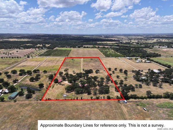 497 LUCKENBACH RD, Fredericksburg, TX 78624