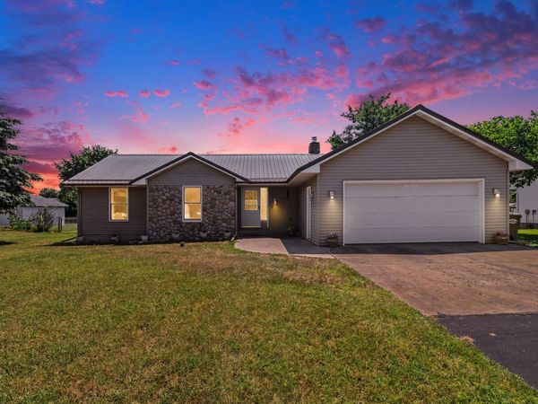 31421 64th Avenue, Lawton, MI 49065