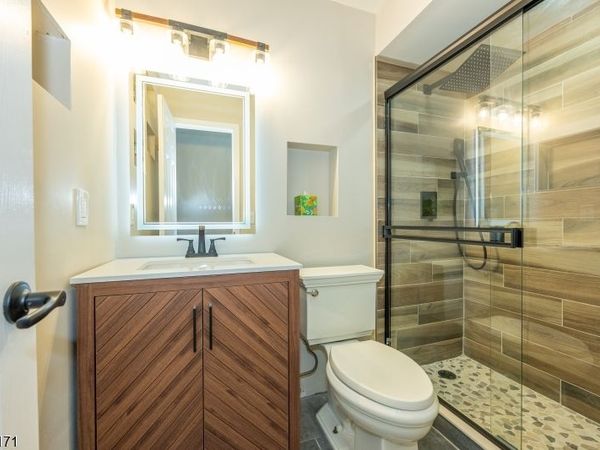 7 Sugar Loaf Ct, Vernon, NJ 07462